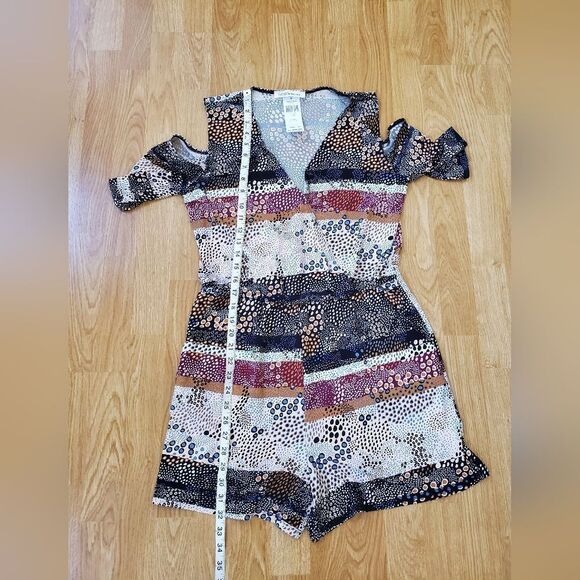 BCBGeneration Cold Shoulder Romper Sz Med - Picture 9 of 15